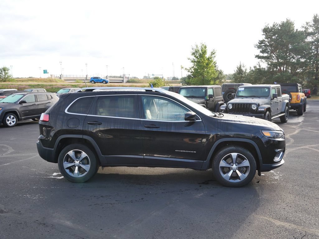 Used 2019 Jeep Cherokee Limited w/ Trailer Tow Group AWD/4WD image 5