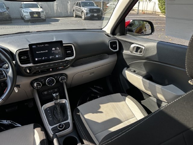 Used 2023 Hyundai Venue SEL FWD image 17