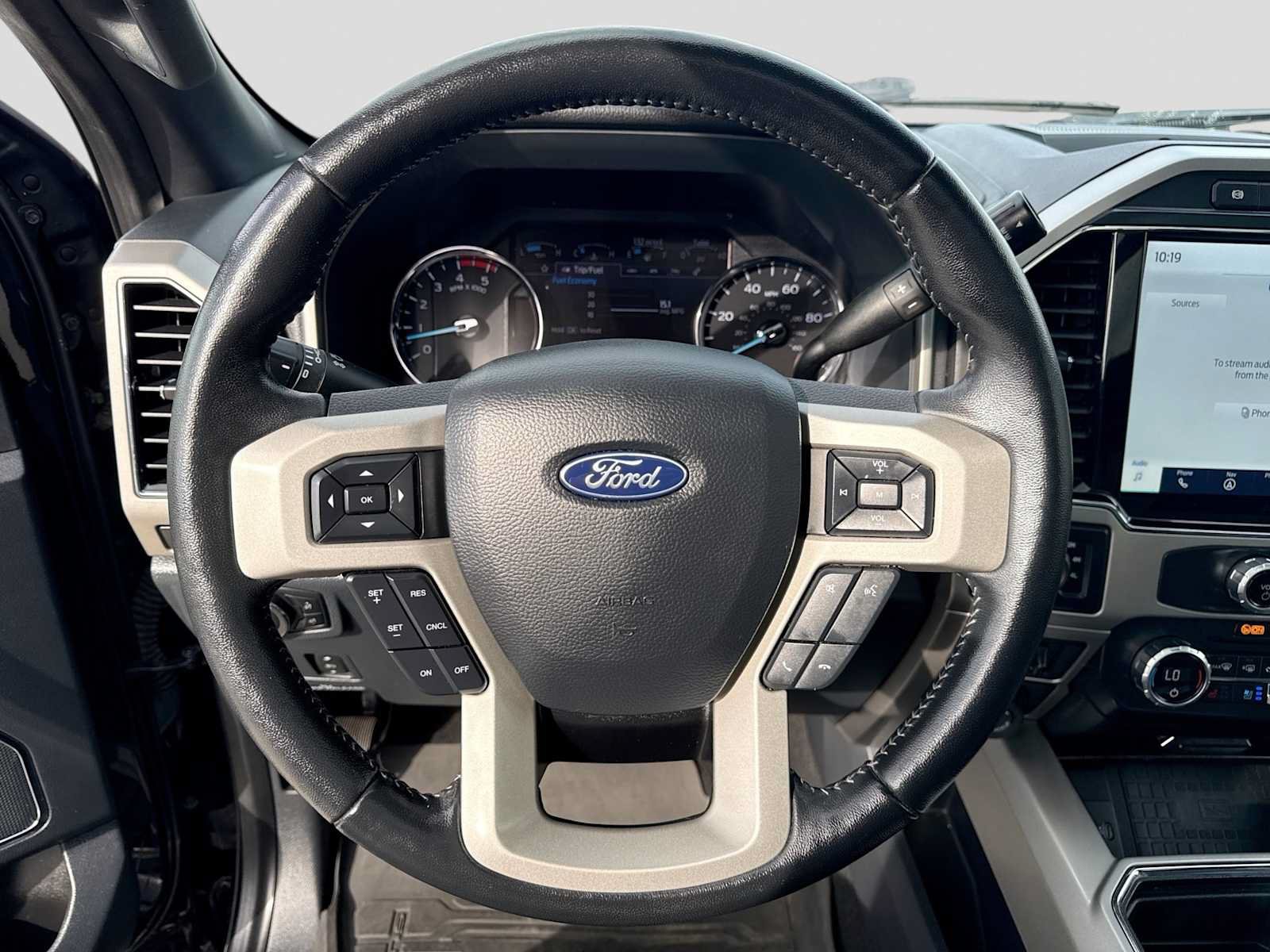 Certified 2022 Ford F350 Lariat w/ Tremor Off-Road Package AWD/4WD image 22