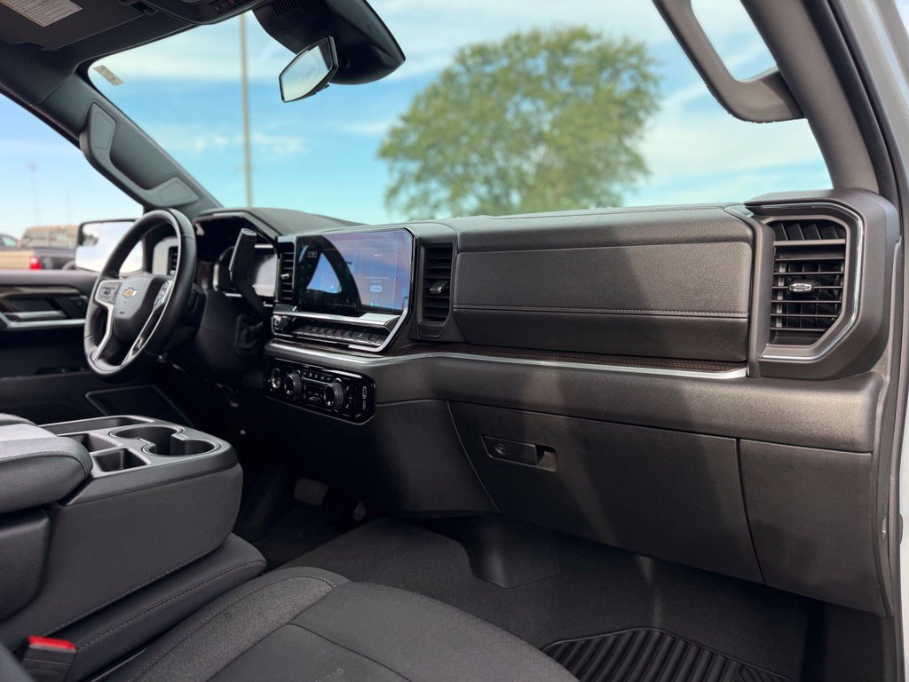 Used 2024 Chevrolet Silverado 1500 LT AWD/4WD image 16