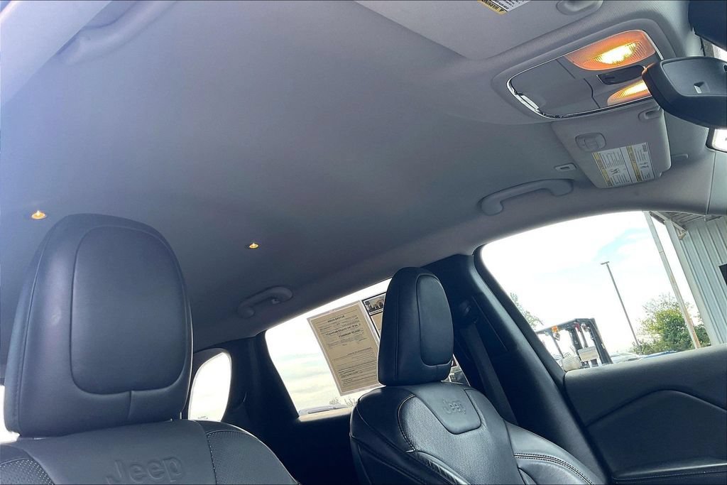 Used 2019 Jeep Cherokee Limited w/ Luxury Group FWD image 22