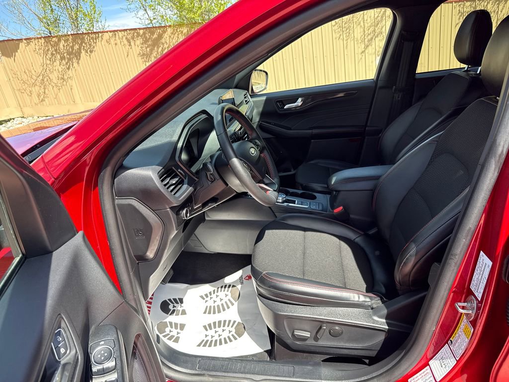 Certified 2025 Ford Escape ST-Line AWD/4WD image 12