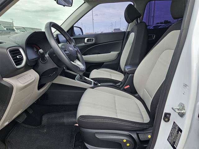 Used 2025 Hyundai Venue SEL FWD image 16