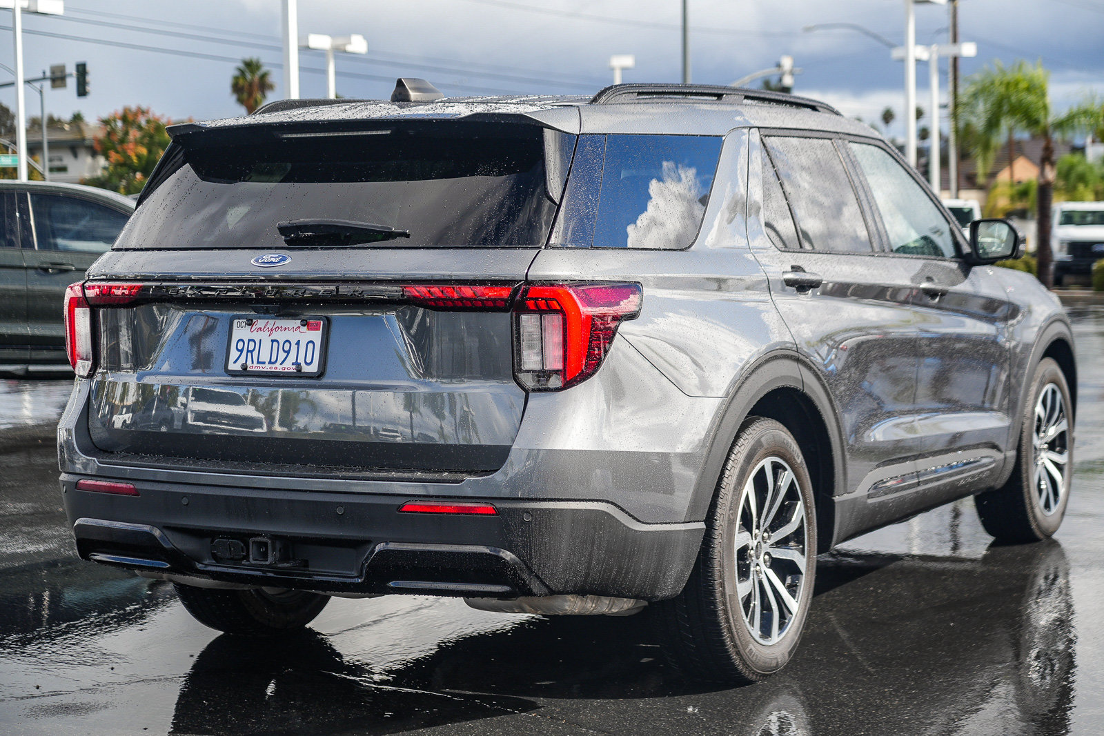 Certified 2025 Ford Explorer ST-Line w/ Premium Package RWD image 7