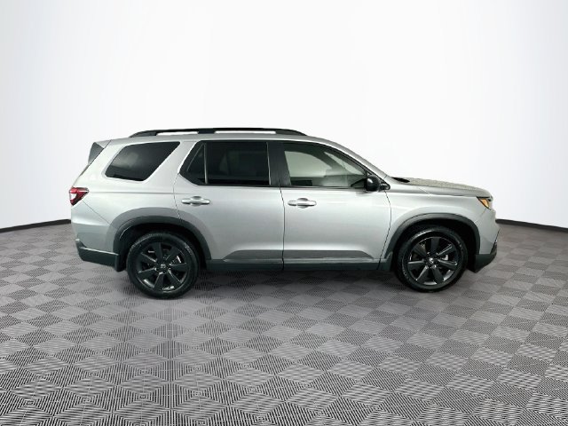 Used 2025 Honda Pilot Sport image 13