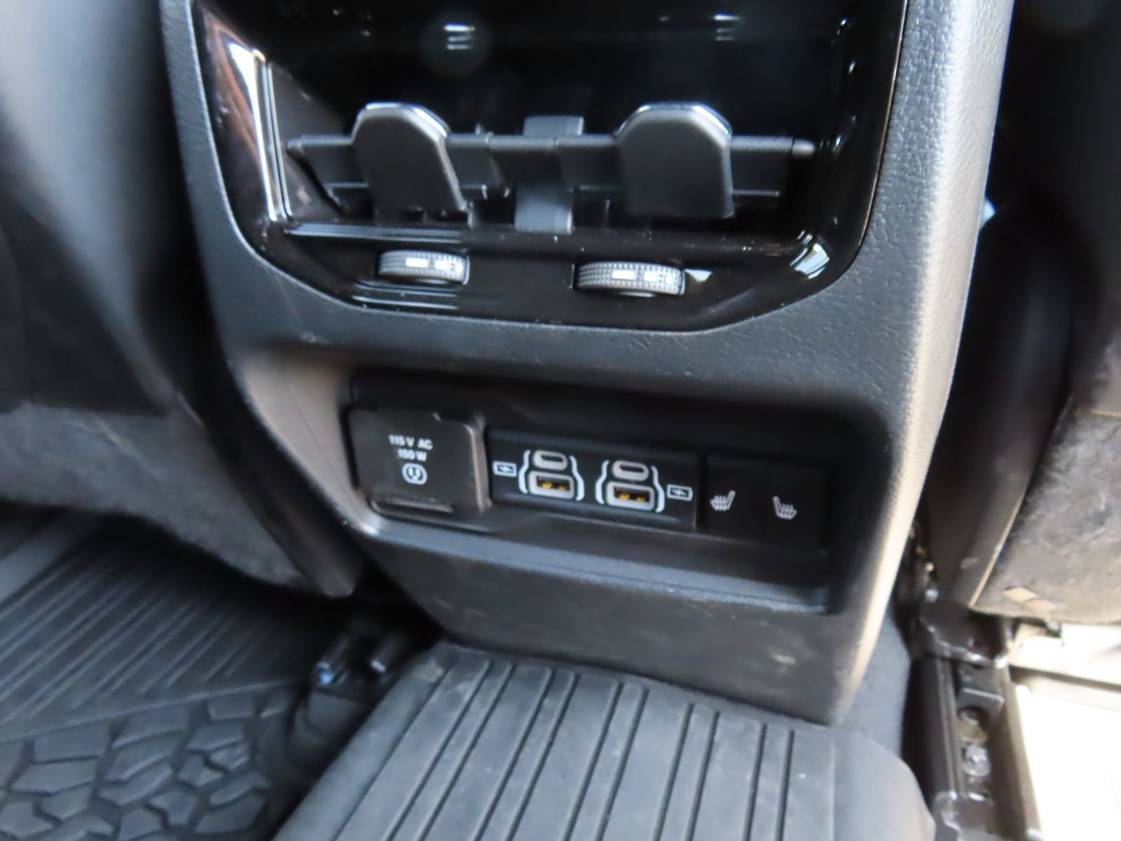 Used 2025 Jeep Grand Cherokee Limited w/ Trailer Tow Package AWD/4WD image 36