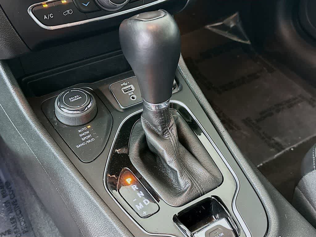 Used 2023 Jeep Cherokee Altitude Lux AWD/4WD image 19