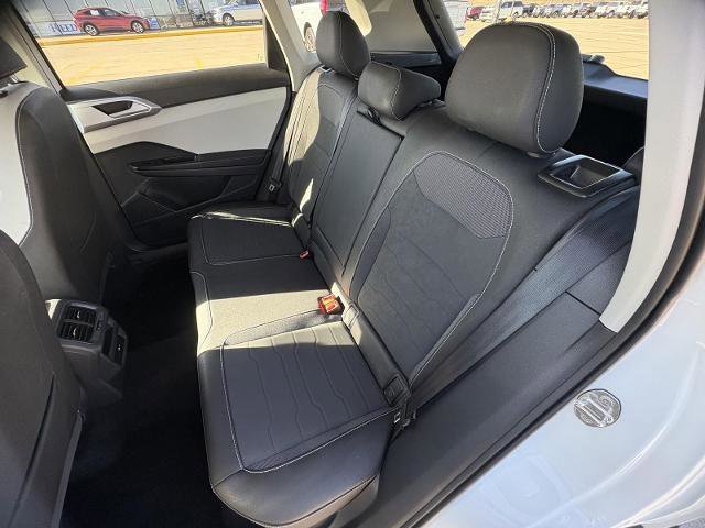 Used 2025 Volkswagen Taos SE image 12