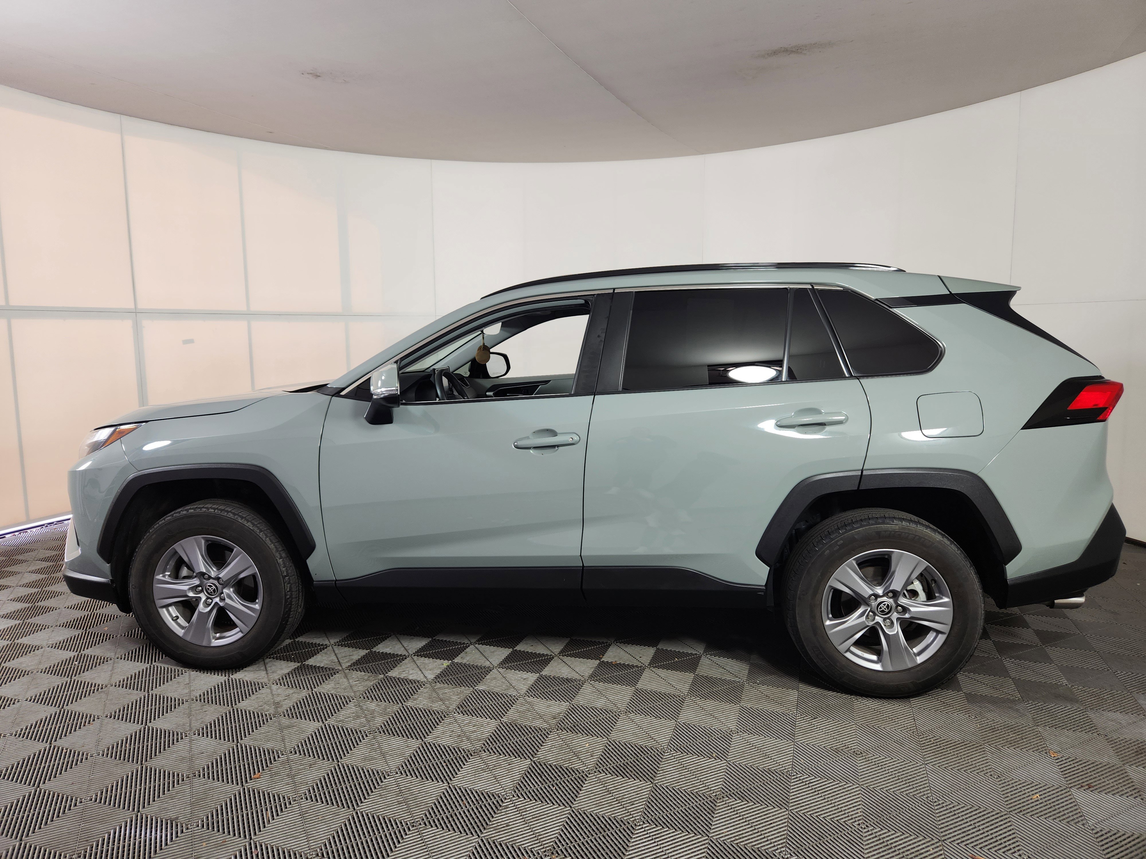 Used 2022 Toyota RAV4 XLE image 2