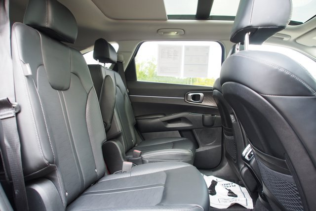 Used 2025 Kia Sorento EX w/ Panoramic Sunroof Package AWD/4WD image 14