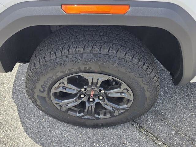 Used 2025 GMC Canyon Elevation w/ Technology Package RWD image 17