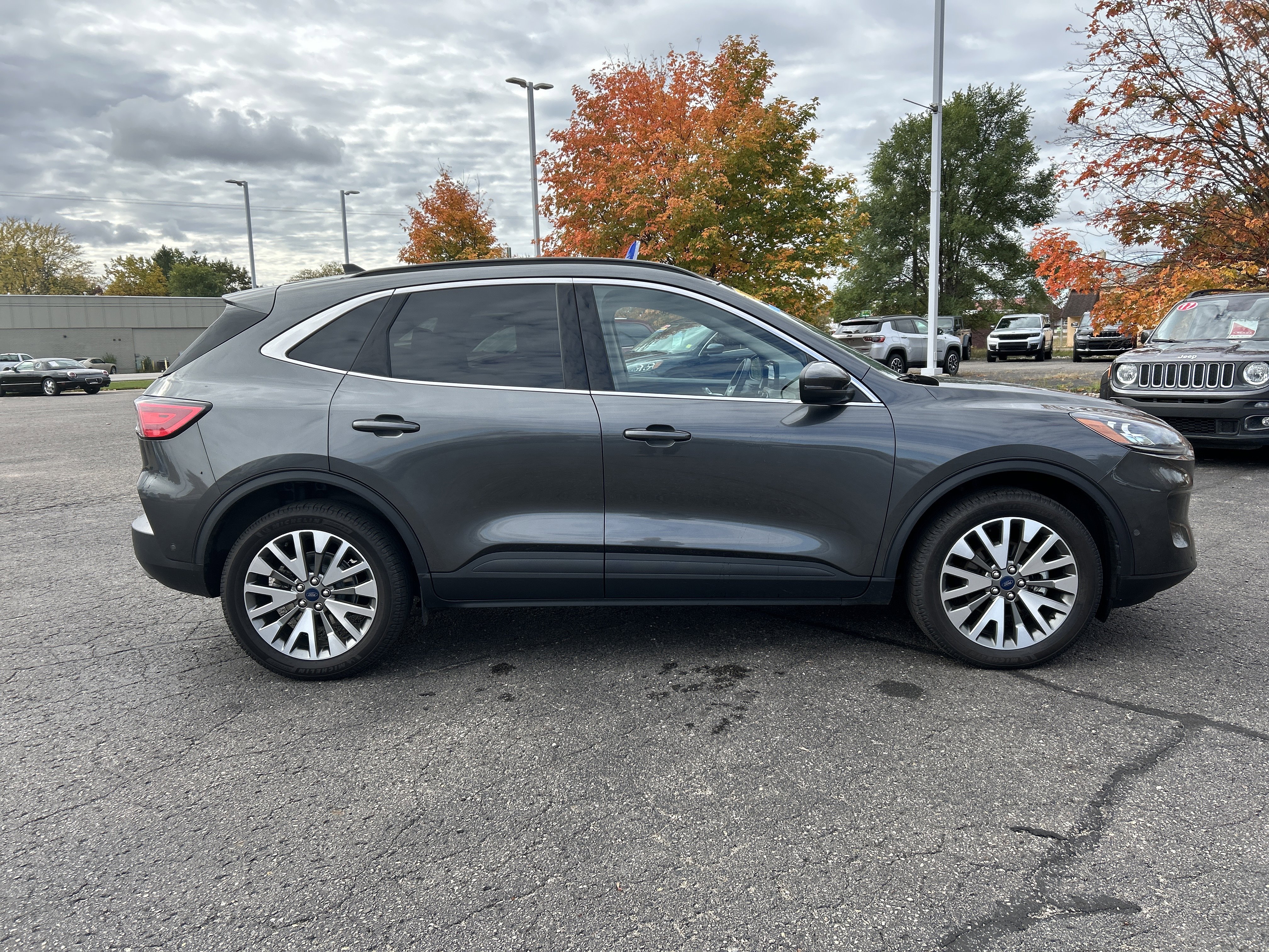 Certified 2020 Ford Escape Titanium image 3