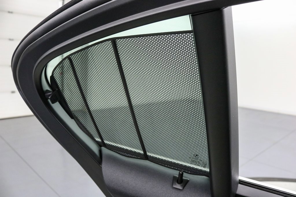 Used 2020 BMW 530e w/ M Sport Package image 26