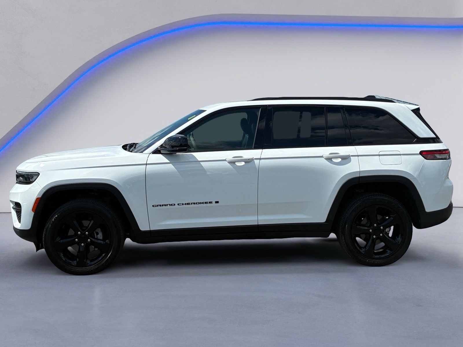 Used 2024 Jeep Grand Cherokee Altitude RWD image 7