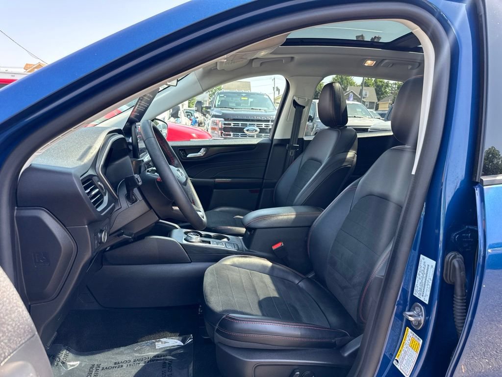 Certified 2022 Ford Escape SEL w/ SEL Stealth AWD Package image 15