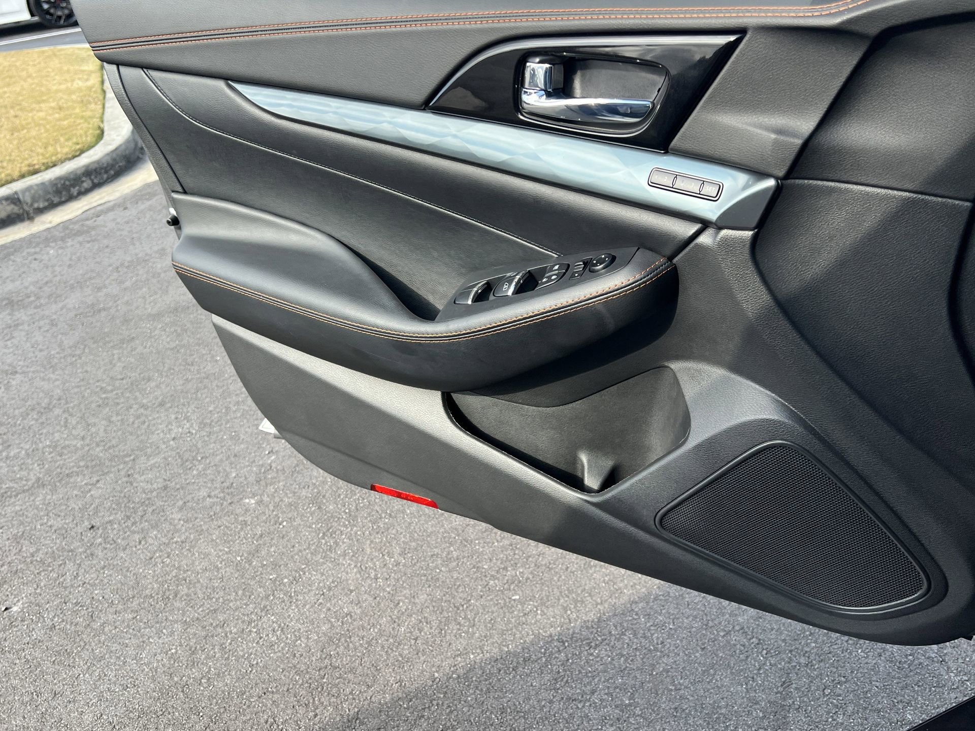 Used 2021 Nissan Maxima SR w/ Sport Mat Group image 19