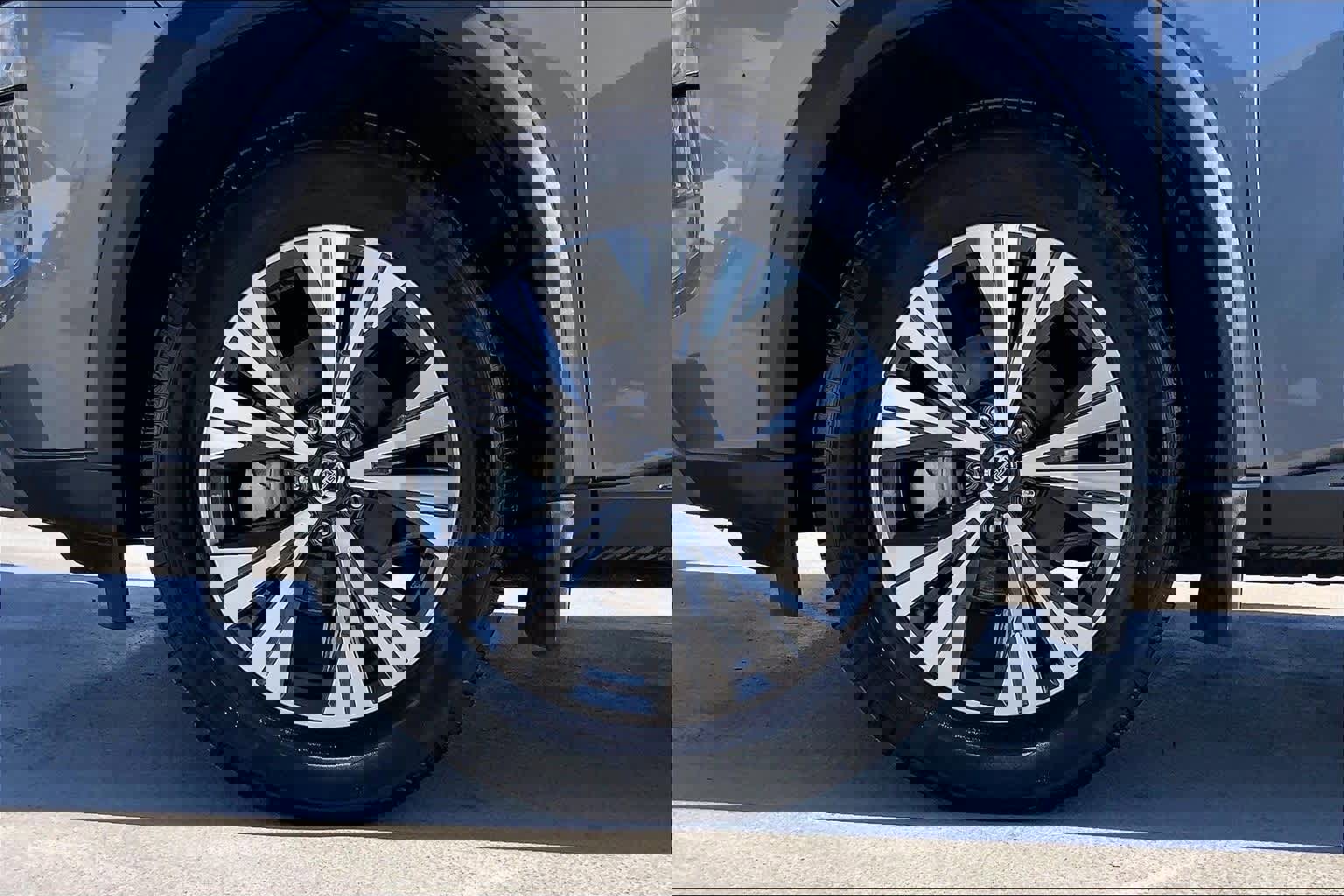 Used 2021 Nissan Rogue SV w/ Premium Package image 8