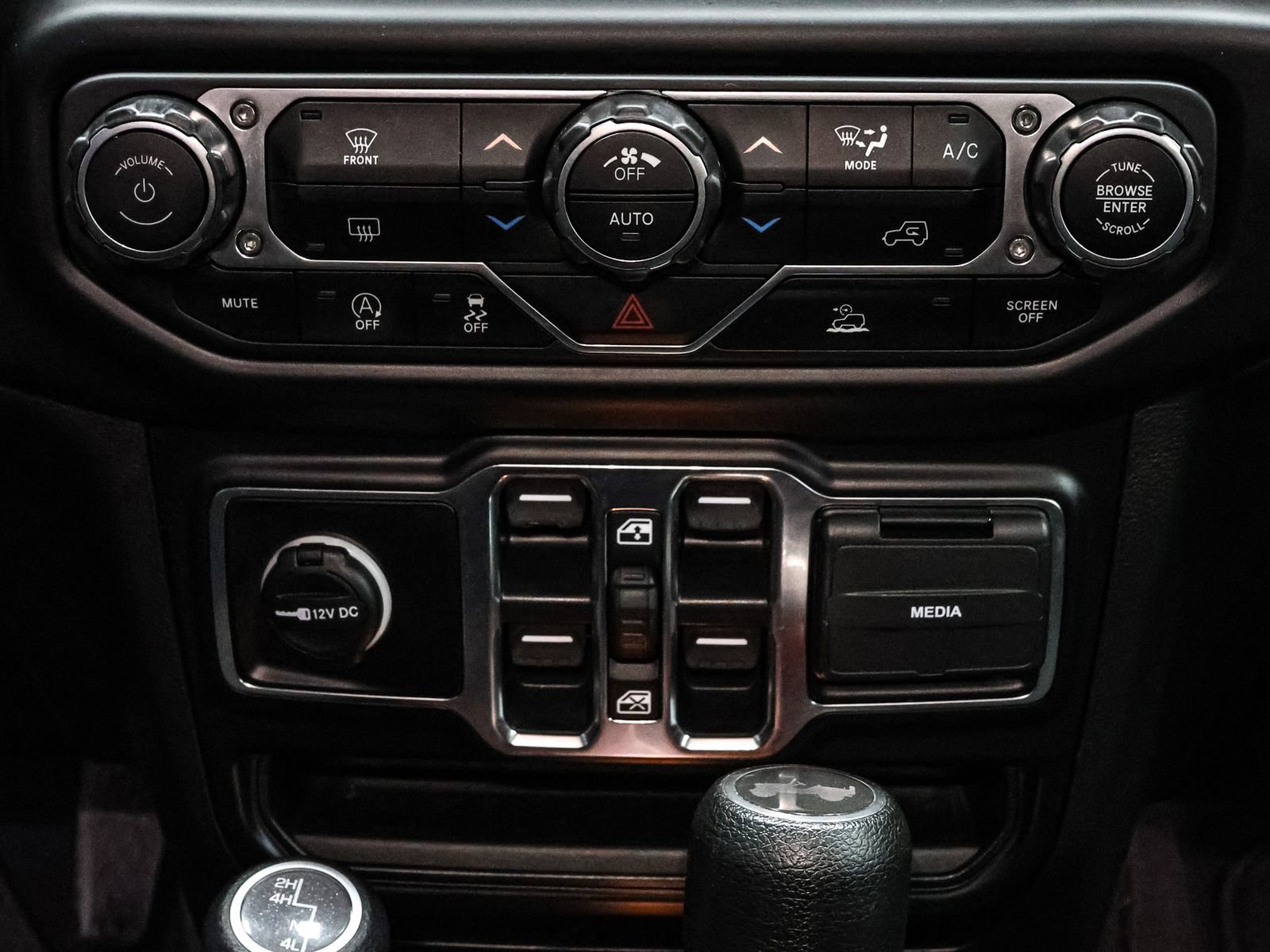 Used 2023 Jeep Wrangler Sahara image 27