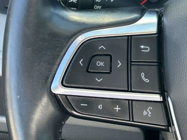 Used 2021 Toyota Highlander LE FWD image 19
