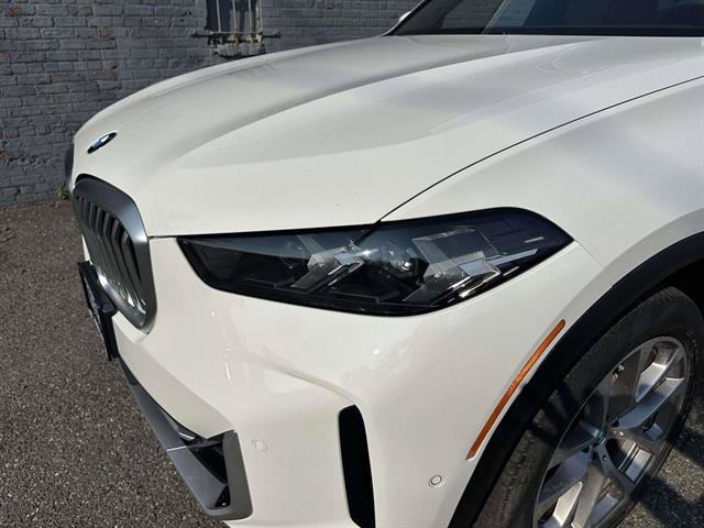 Used 2024 BMW X5 xDrive40i w/ Parking Assistance Package AWD/4WD image 32