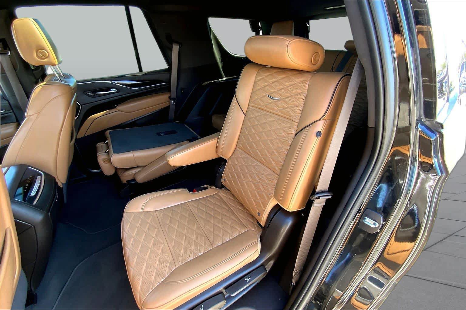Used 2022 Cadillac Escalade Sport w/ Touring Package AWD/4WD image 19
