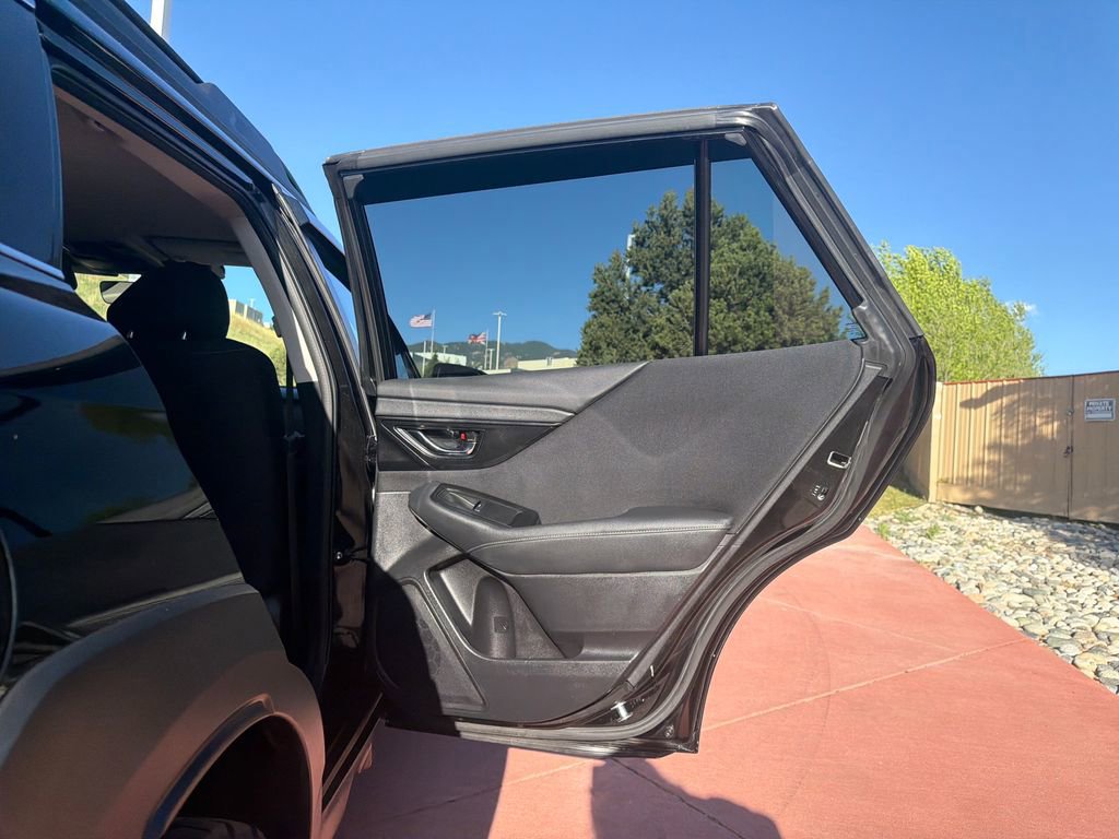 Used 2025 Subaru Outback Premium w/ Popular Package #1A AWD/4WD image 25