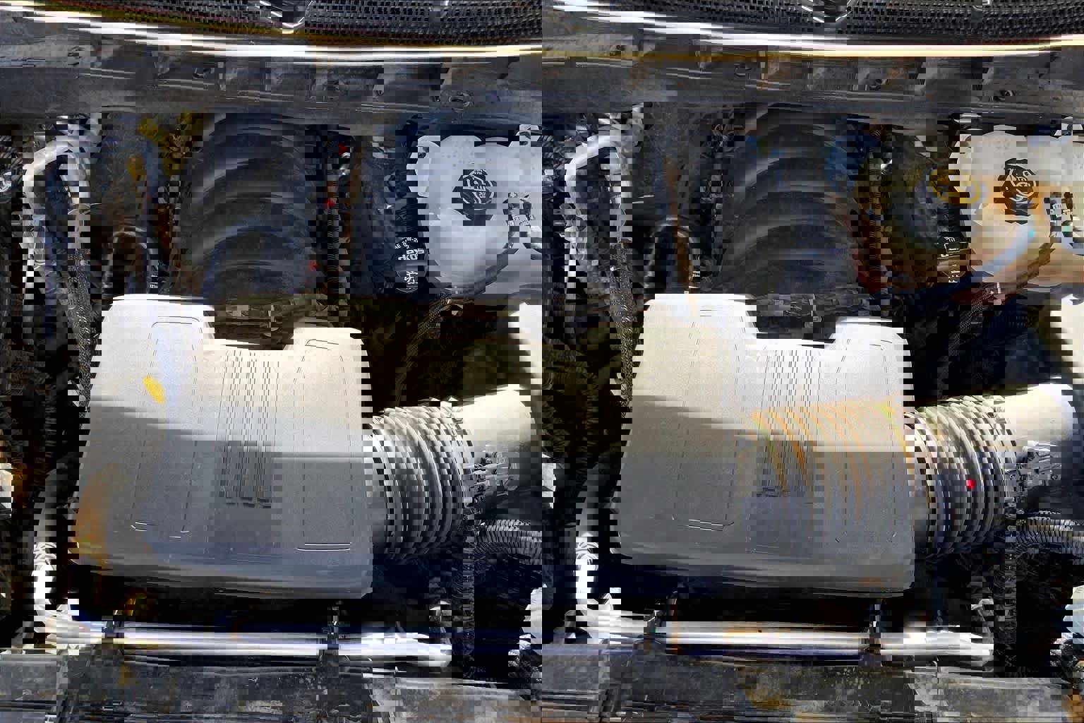 Used 2021 GMC Yukon XL SLT w/ SLT Premium Package image 32