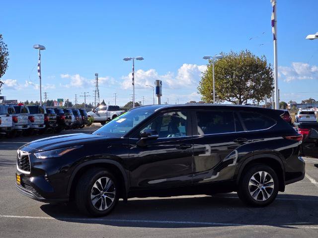 Used 2024 Toyota Highlander XLE AWD/4WD image 7