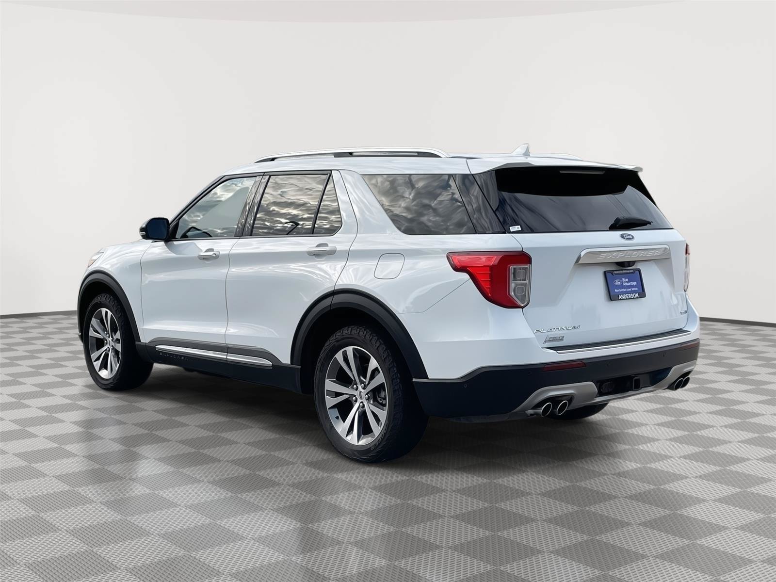 Certified 2020 Ford Explorer Platinum w/ Premium Technology Package AWD/4WD image 9
