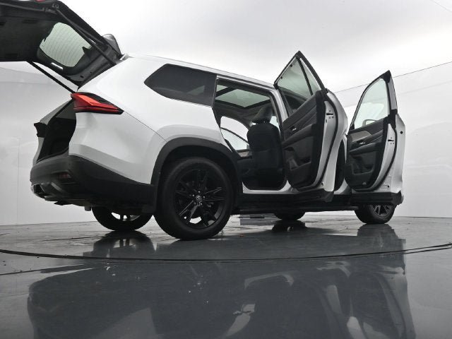 Used 2024 Toyota Grand Highlander AWD image 41