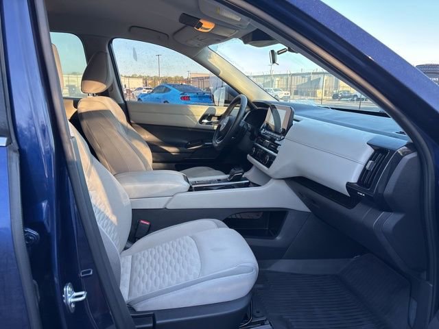 Used 2022 Nissan Pathfinder SV w/ SV Black Package image 9