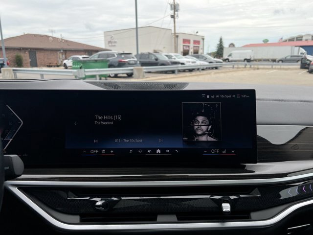 Used 2024 BMW X7 xDrive40i AWD/4WD image 17