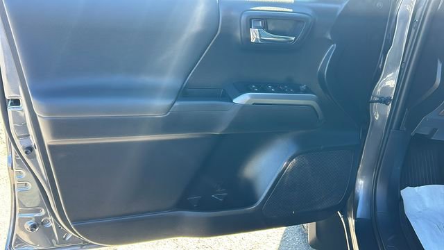 Used 2021 Toyota Tacoma TRD Sport image 17