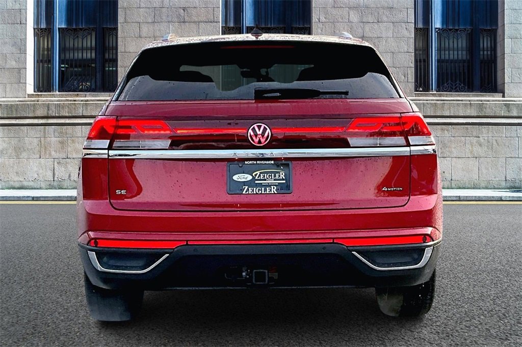 Used 2024 Volkswagen Atlas Cross Sport SE w/ Panoramic Sunroof Package image 4