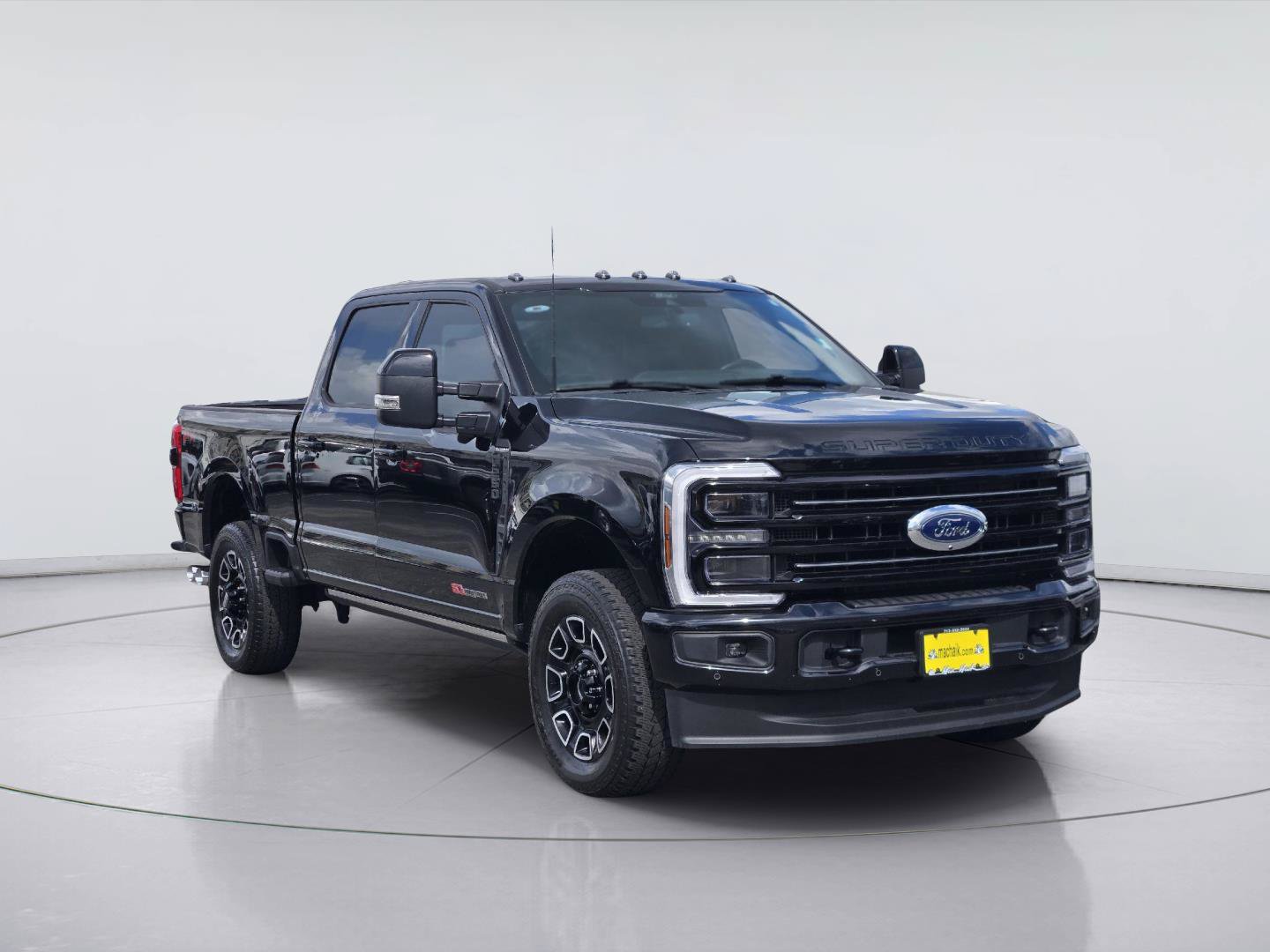 Certified 2025 Ford F250 Platinum AWD/4WD image 3
