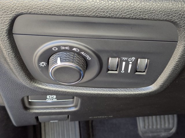 Used 2023 Jeep Grand Cherokee Altitude image 19