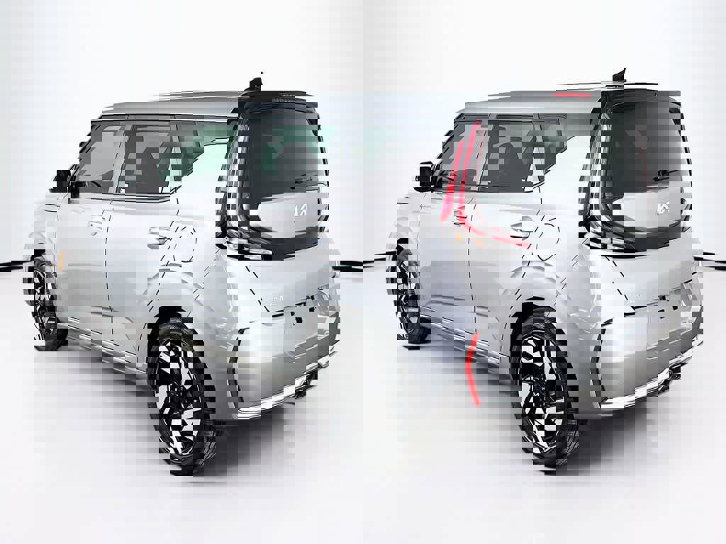 Used 2023 Kia Soul GT-Line w/ GT-Line Technology Package image 3