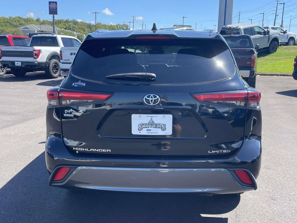 Used 2021 Toyota Highlander Limited FWD image 4