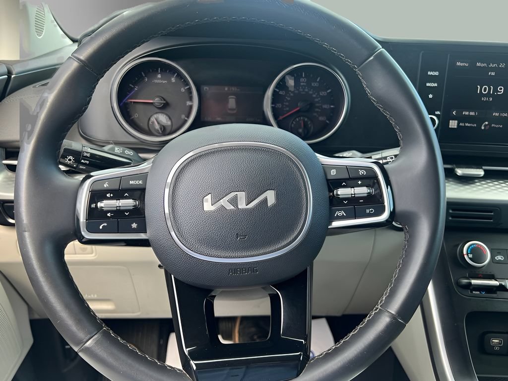 Used 2024 Kia Carnival LX FWD image 14