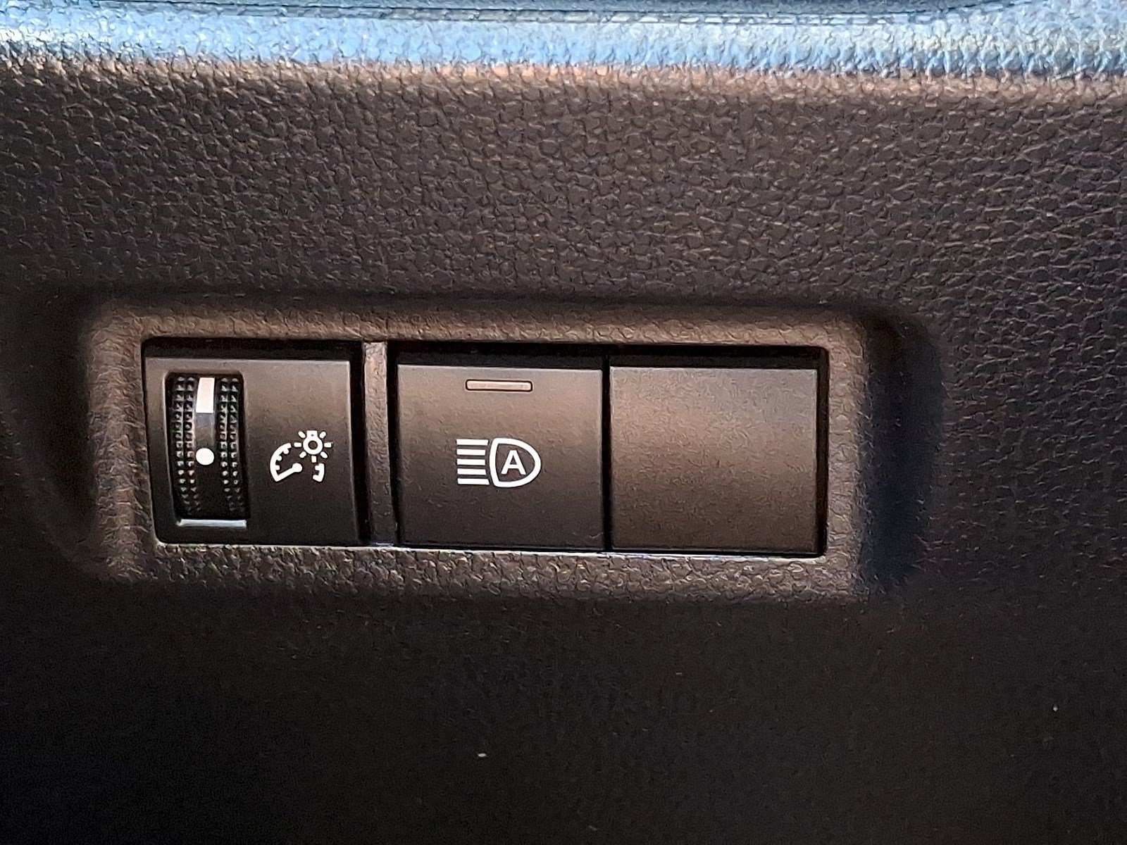Used 2019 Toyota RAV4 LE FWD image 25