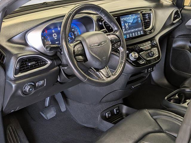 Used 2020 Chrysler Pacifica Touring-L w/ Advanced Safetytec Group AWD/4WD image 10