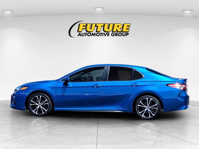 Used 2020 Toyota Camry SE w/ Blackout Package image 7