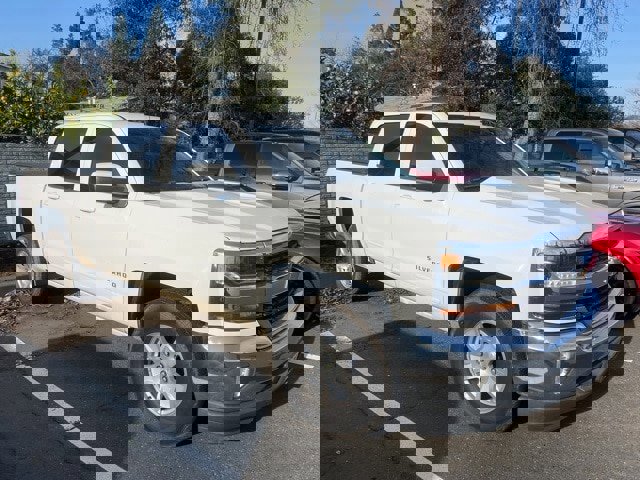 Used 2018 Chevrolet Silverado 1500 LT w/ LT Eassist Package image 5