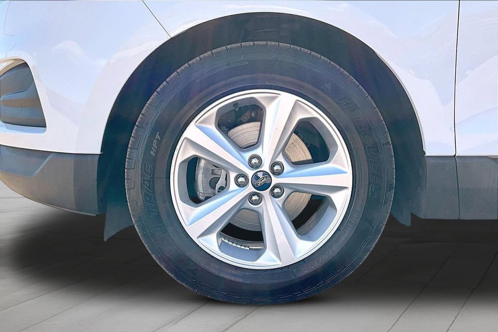 Certified 2019 Ford Edge SE FWD image 9