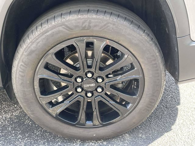 Used 2022 GMC Acadia SLE w/ Driver Convenience Package FWD image 11