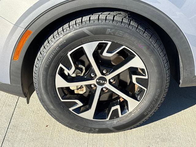 Used 2023 Kia Sportage EX image 11