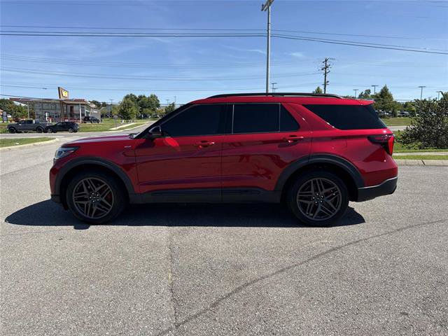 Certified 2025 Ford Explorer ST-Line w/ Premium Package AWD/4WD image 9