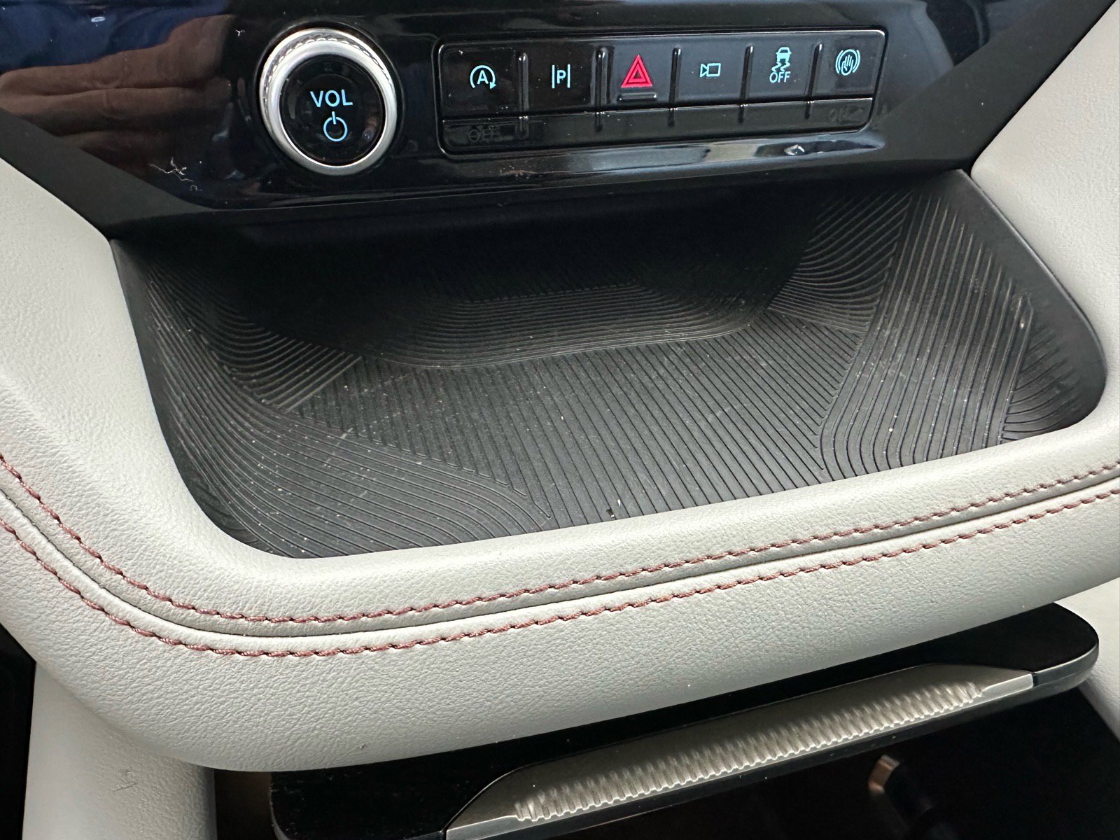 Certified 2025 Ford Explorer Active w/ Active Comfort Package RWD image 37