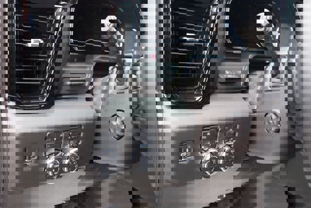 Used 2025 GMC Sierra 1500 AT4 w/ AT4 Premium Package image 21