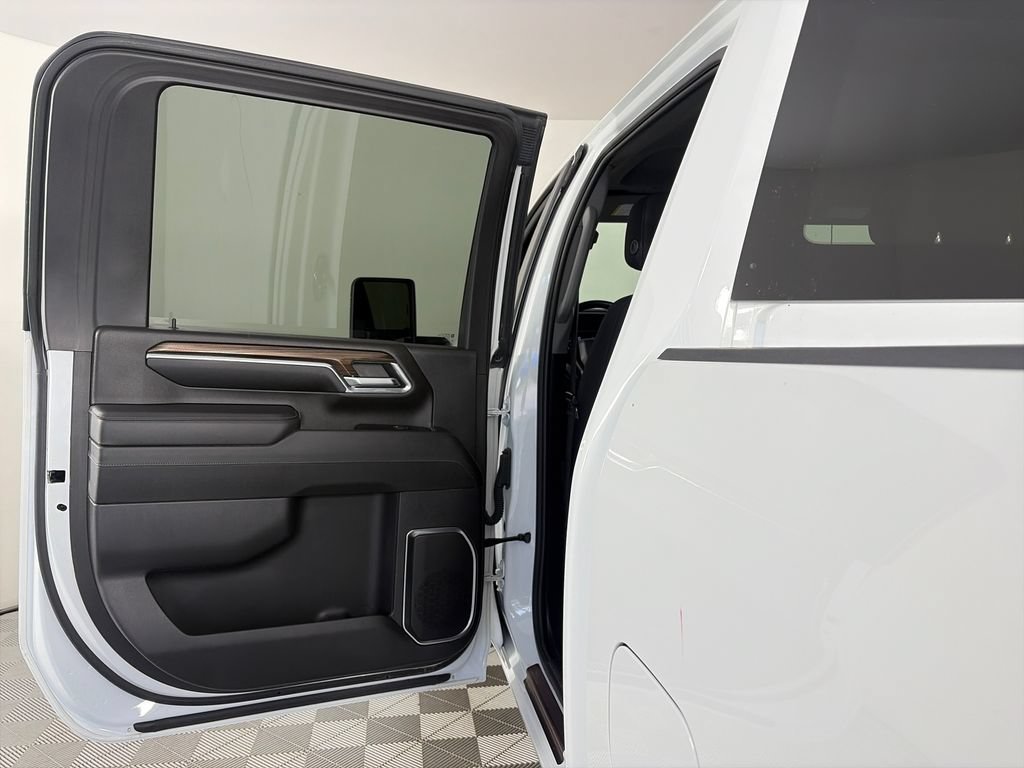 Used 2024 Chevrolet Silverado 3500 LT AWD/4WD image 12